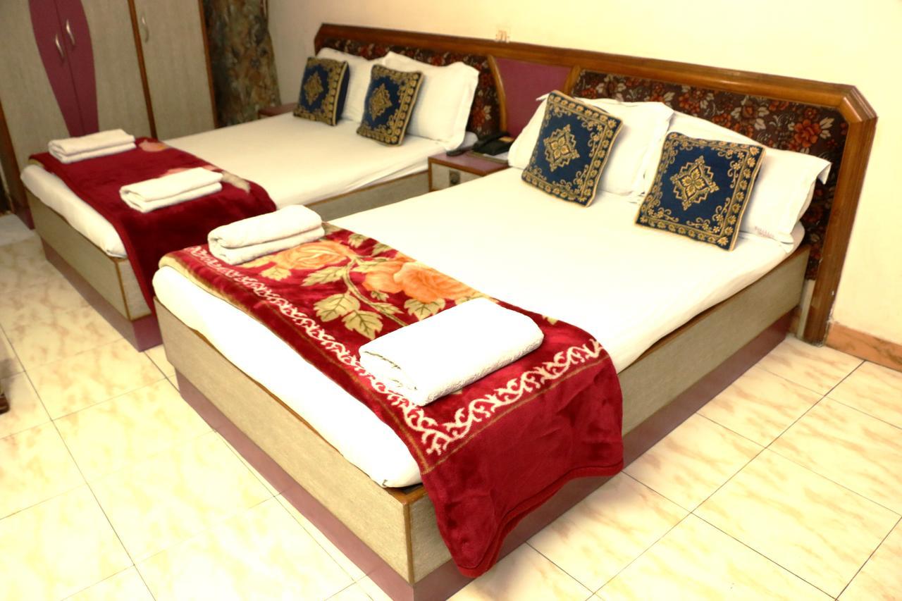 Hotel Maharaja Делхи Екстериор снимка