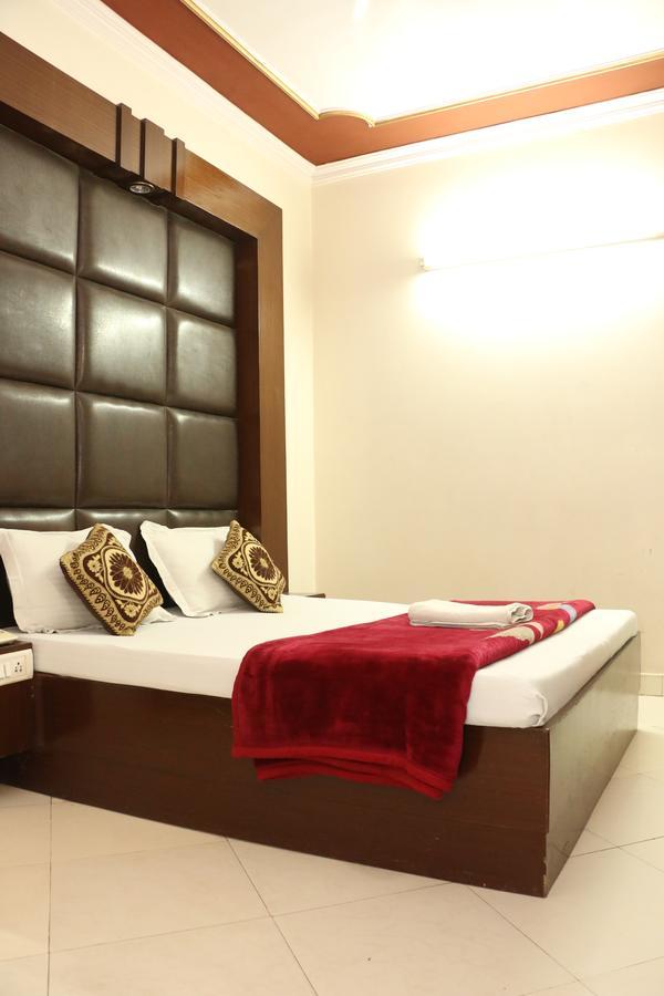 Hotel Maharaja Делхи Екстериор снимка