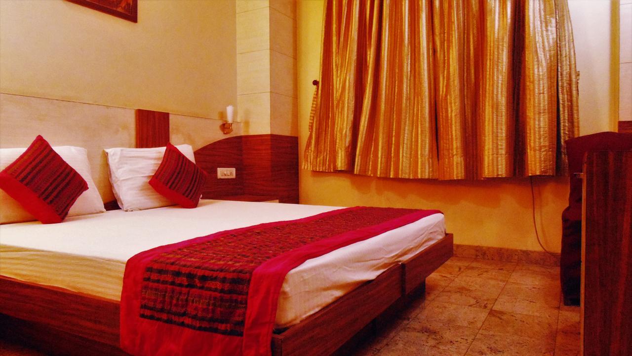 Hotel Maharaja Делхи Екстериор снимка