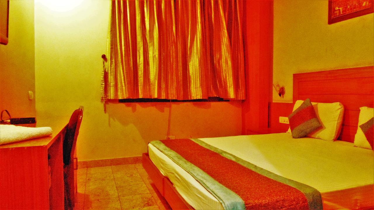 Hotel Maharaja Делхи Екстериор снимка