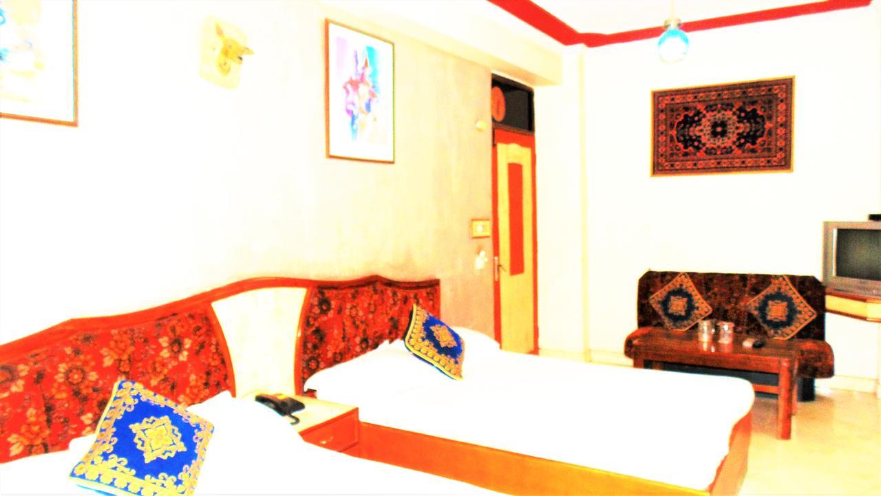 Hotel Maharaja Делхи Екстериор снимка