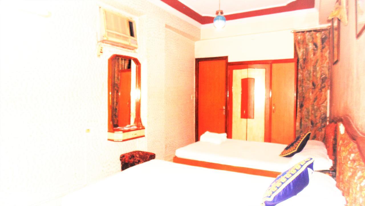 Hotel Maharaja Делхи Екстериор снимка