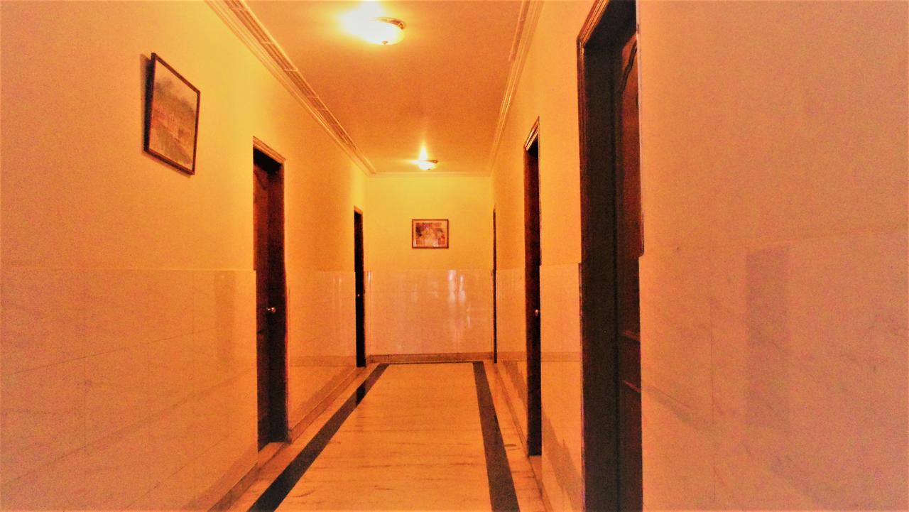 Hotel Maharaja Делхи Екстериор снимка