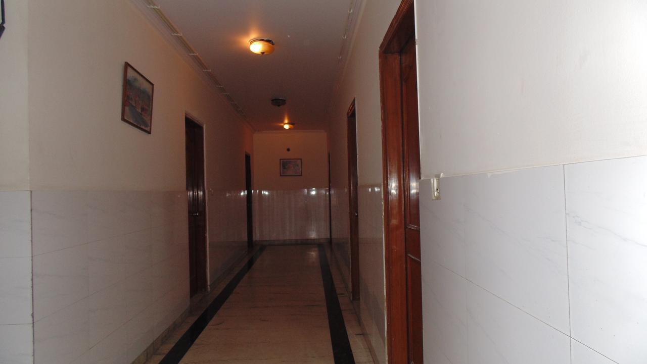 Hotel Maharaja Делхи Екстериор снимка
