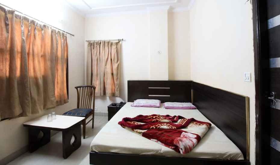 Hotel Maharaja Делхи Екстериор снимка